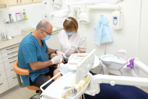 הצוות והמרפאה. השתלת שיניים במרפאת שיניים של ד''ר אילנית לופו בכפר סבא